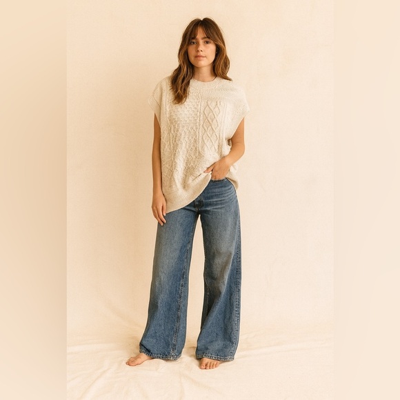 ILLA ILLA Cream Knit Sleeveless Sweater Oversized Vest - Picture 1 of 7